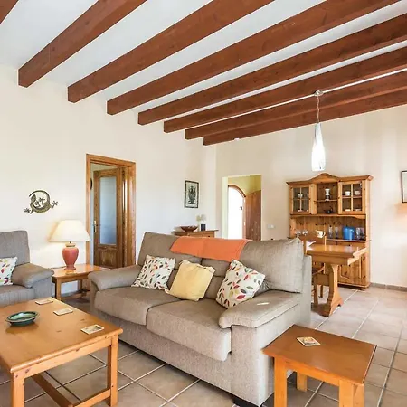 Cinco Villa Binibeca
